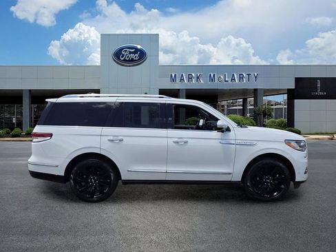 Used 2024 Lincoln Navigator Reserve AWD/4WD image 6