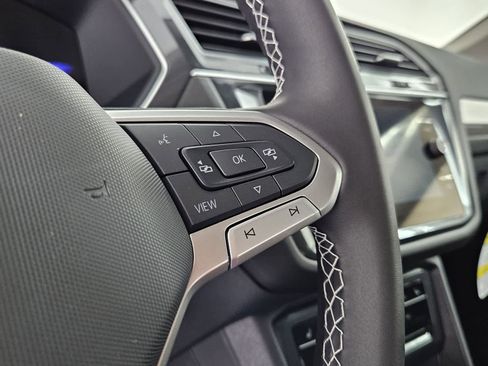 Certified 2024 Volkswagen Tiguan SE image 22