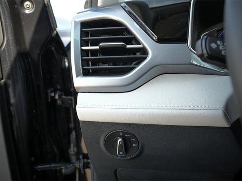 New 2026 Volkswagen Taos SEL image 17