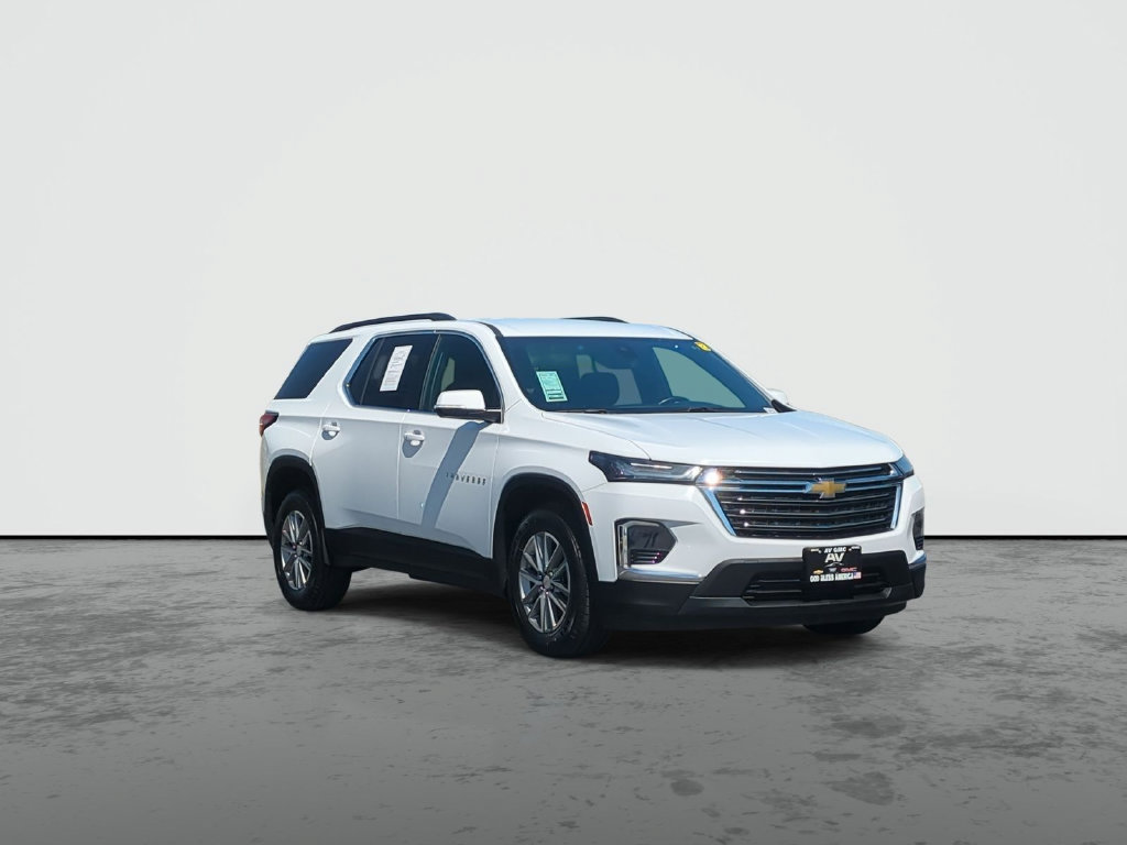 Used 2023 Chevrolet Traverse LT FWD image 2
