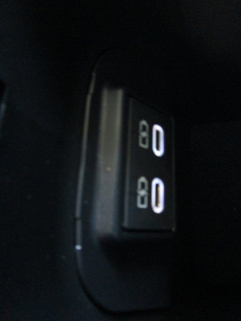 Used 2025 Toyota RAV4 XLE FWD image 40