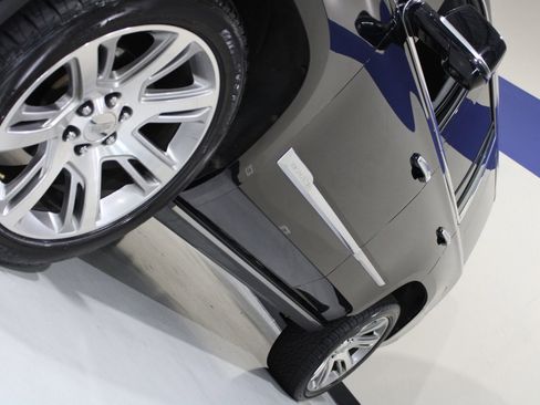 Used 2019 Cadillac Escalade Premium Luxury image 7