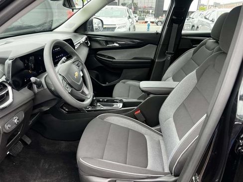 Used 2025 Chevrolet TrailBlazer LS FWD image 15