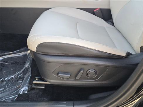 Used 2024 Kia Sportage EX image 13