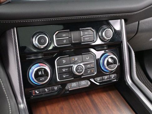 Used 2024 GMC Yukon Denali Ultimate image 19