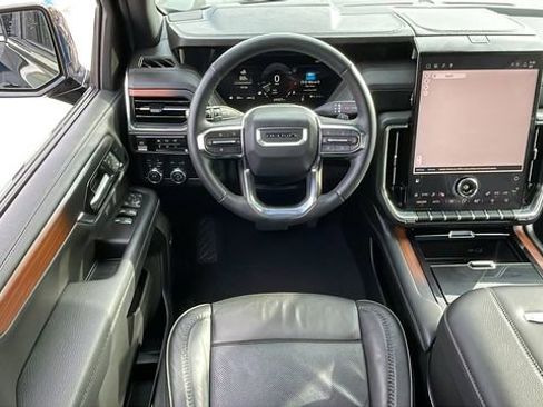 Used 2025 GMC Yukon XL Denali image 13