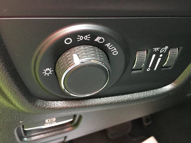 Used 2023 Jeep Grand Cherokee Altitude AWD/4WD image 11