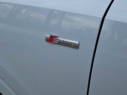 Used 2023 Audi Q3 2.0T Premium Plus image 3