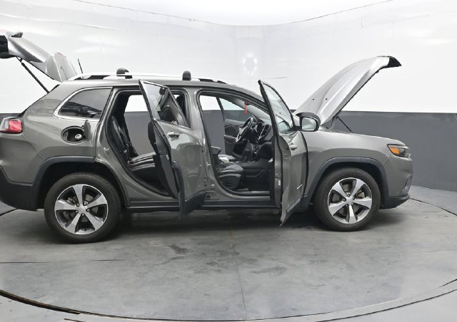 Used 2020 Jeep Cherokee Limited FWD image 60