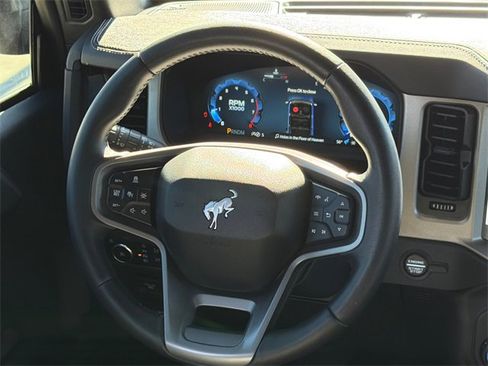 Used 2025 Ford Bronco Outer Banks image 14