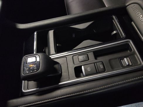 Used 2022 Nissan Pathfinder SL FWD image 26