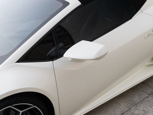 Used 2020 Lamborghini Huracan EVO image 16