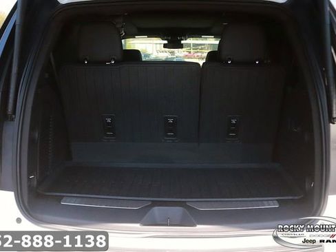 Used 2024 GMC Yukon AT4 AWD/4WD image 17