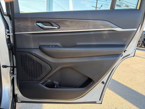 New 2025 Jeep Grand Cherokee L Limited image 17