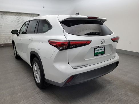 Used 2022 Toyota Highlander LE FWD image 5