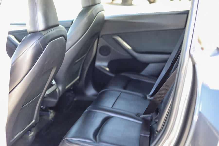 Used 2024 Tesla Model Y Long Range AWD/4WD image 18
