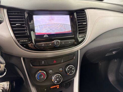Used 2021 Chevrolet Trax LT FWD image 17