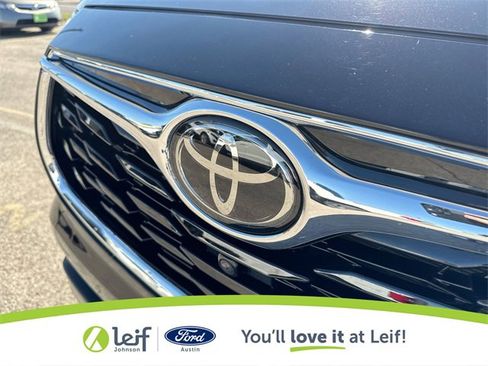 Used 2022 Toyota Highlander Platinum image 34