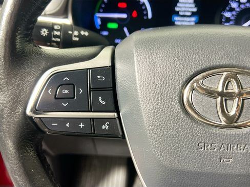Used 2022 Toyota Sienna XLE FWD image 18
