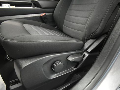 Used 2024 Ford Edge SE image 6