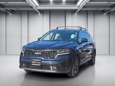 Certified 2023 Kia Sorento EX image 3