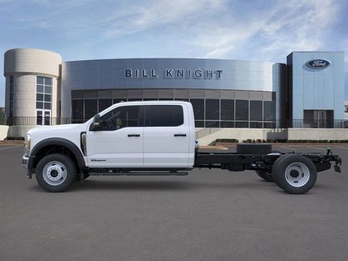 New 2025 Ford F550 4x4 Crew Cab image 4