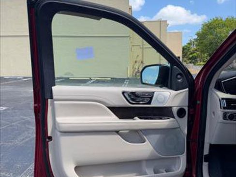 Used 2019 Lincoln Navigator Reserve AWD/4WD image 22