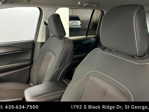 Used 2023 Jeep Grand Cherokee Laredo w/ Luxury Tech Group I image 16