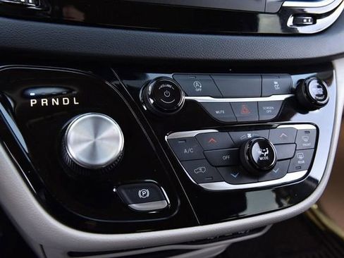 Used 2023 Chrysler Voyager LX image 14