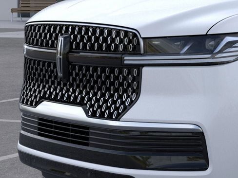 New 2025 Lincoln Navigator Reserve image 17