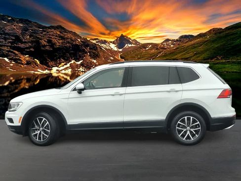 Used 2021 Volkswagen Tiguan SE w/ Panoramic Sunroof Package image 3