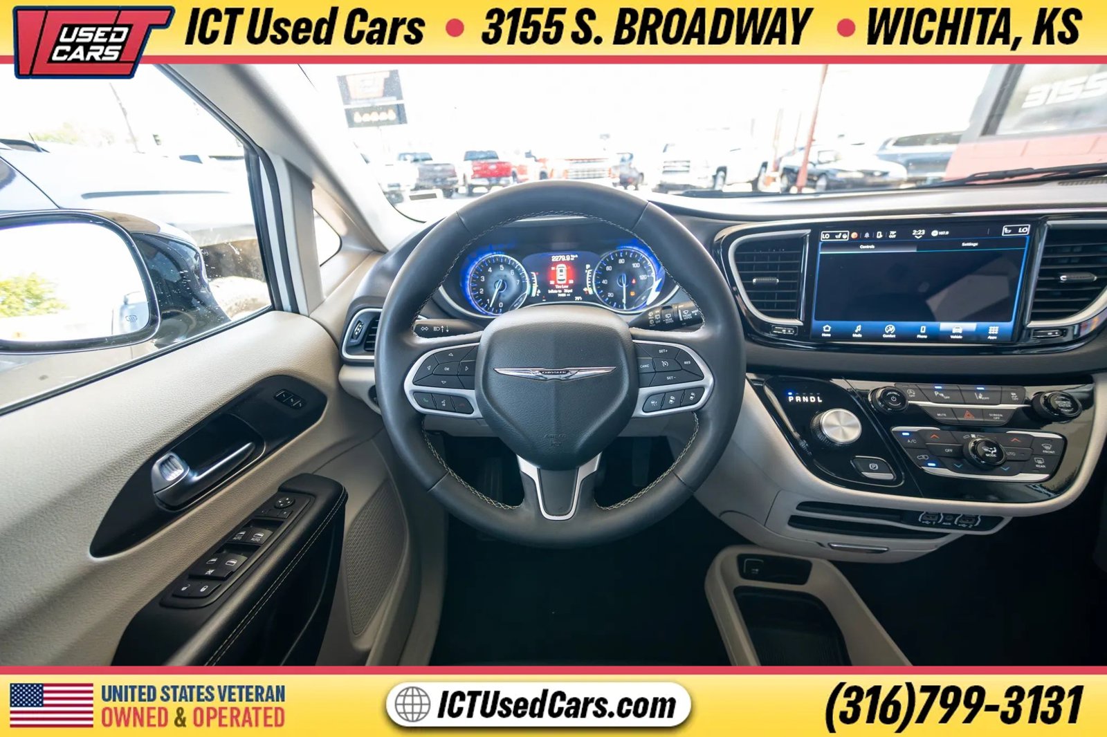 Used 2024 Chrysler Pacifica Touring-L FWD image 13