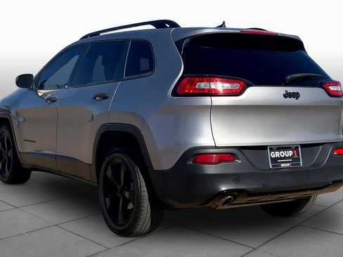 Used 2017 Jeep Cherokee Sport image 11