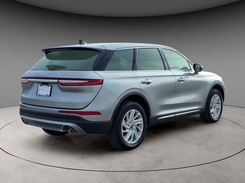 Certified 2024 Lincoln Corsair FWD image 9