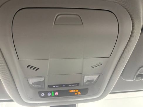 Used 2021 GMC Acadia SLE w/ Driver Convenience Package FWD image 39
