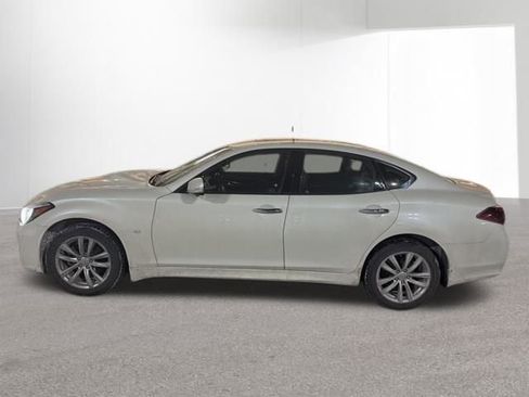 Used 2018 INFINITI Q70 Luxe w/ Cargo Package image 2