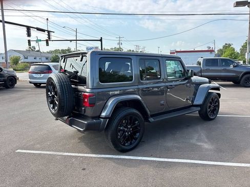 Used 2025 Jeep Wrangler Unlimited Sahara AWD/4WD image 28