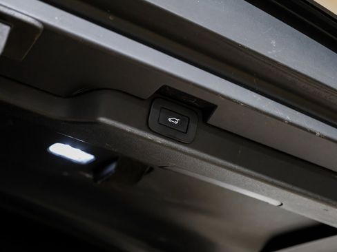 Used 2023 Land Rover Discovery S R-Dynamic image 60