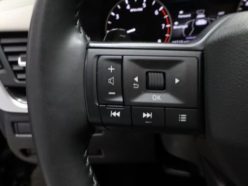 Certified 2025 Nissan Rogue SV image 26