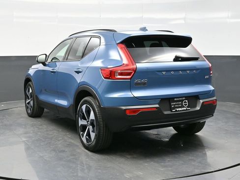 Used 2025 Volvo XC40 B5 Plus image 5
