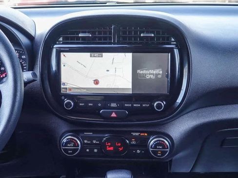 Certified 2022 Kia Soul S image 12