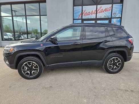 Used 2024 Jeep Compass Trailhawk image 6