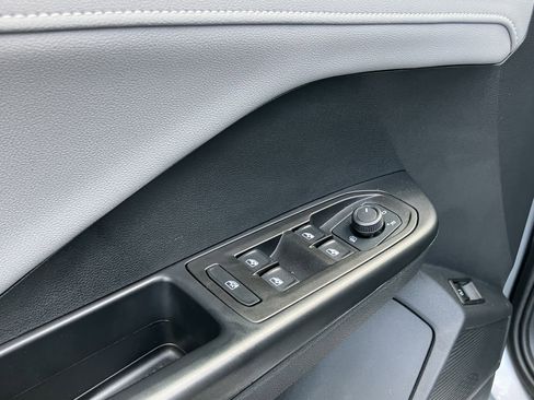 Used 2024 Volkswagen Taos SE image 15