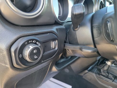 Used 2023 Jeep Gladiator Overland image 15