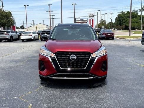 Used 2023 Nissan Kicks SV FWD image 2