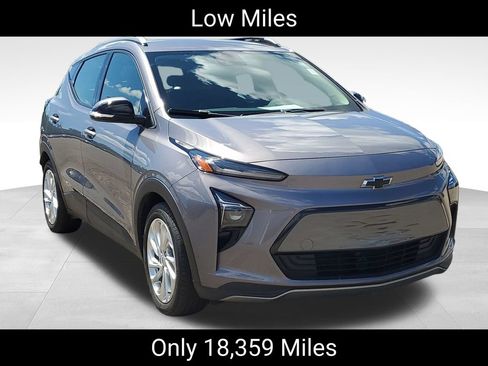 Certified 2023 Chevrolet Bolt EUV LT w/ Comfort Package FWD image 2