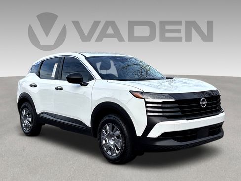 Certified 2025 Nissan Kicks S image 1