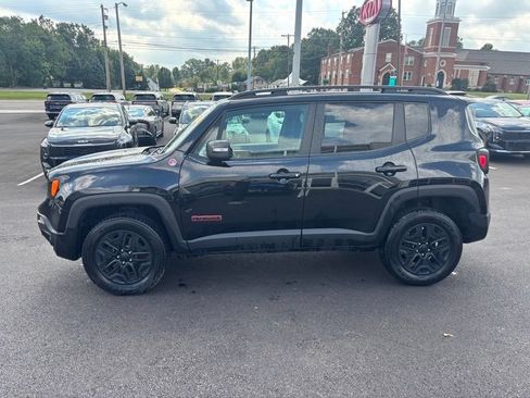 Used 2018 Jeep Renegade Trailhawk w/ UConnect 8.4 Nav Group AWD/4WD image 5