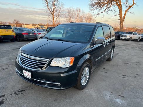 Used 2012 Chrysler Town & Country Limited w/ Luxury Group image 1