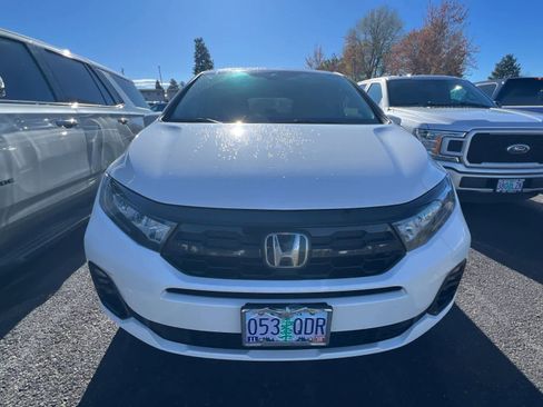 Used 2025 Honda Odyssey Elite image 2